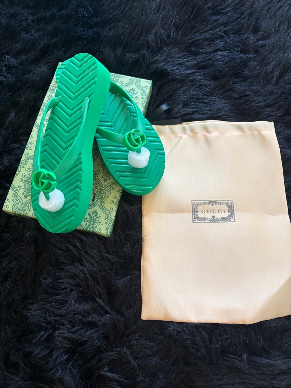 Gucci Emerald Green Rubber GG Thong Sandal - Picture 3 of 5